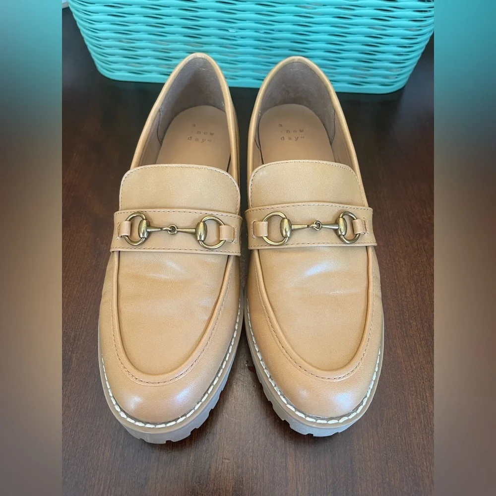 A New Day Danica Platform Loafers SZ 7 1/2 Color Tan